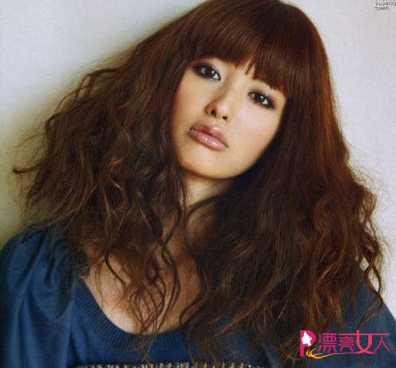  铃木惠美示范 甜美发型看不停