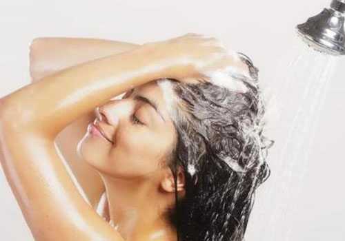  为何经期女性不宜洗头发？经期洗头有哪些危害？