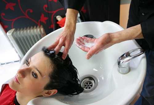 头发越洗越油怎么回事 头发的护发方法
