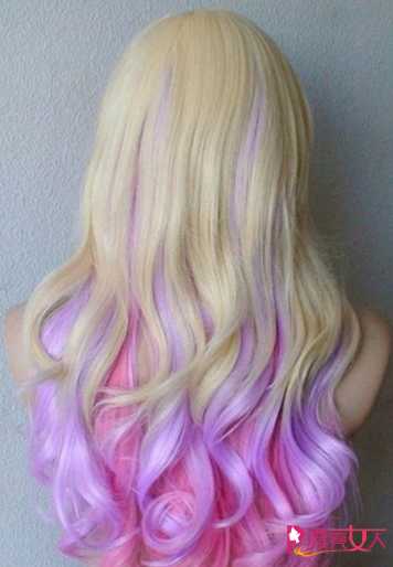 女生头发挑染蓝色粉色 来自大海的颜色