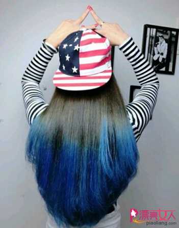  女生头发挑染蓝色粉色 来自大海的颜色