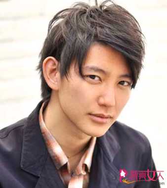  日系男生发型纹理斜刘海发型 时尚大方潮流