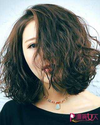  干练减龄的齐耳短发发型 30-40岁女人流行的发型