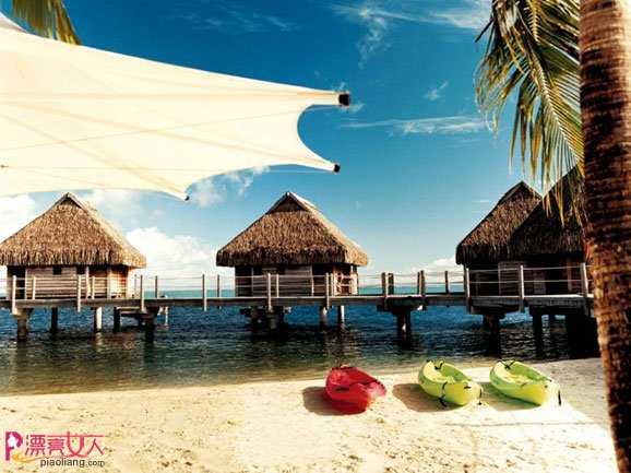  暑假旅游的热门选择 与海同住的水上屋