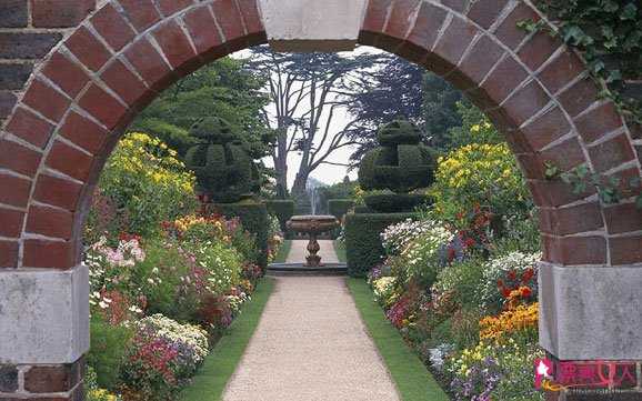  探访英国九大秘密花园 仙境般的景点