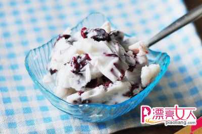  家常甜点的做法 蔓越莓炒酸奶怎么做
