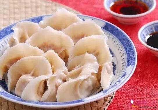  春节“吃”文化：不可错过的十大传统美食