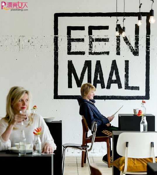  荷兰单人主题餐厅 一人一桌显独特