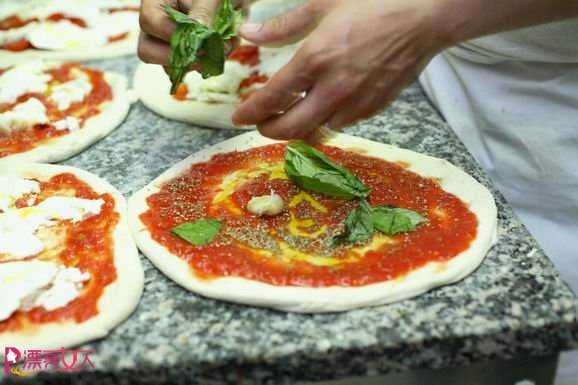  那不勒斯美食奇遇记 品尝世界上最好吃的披萨