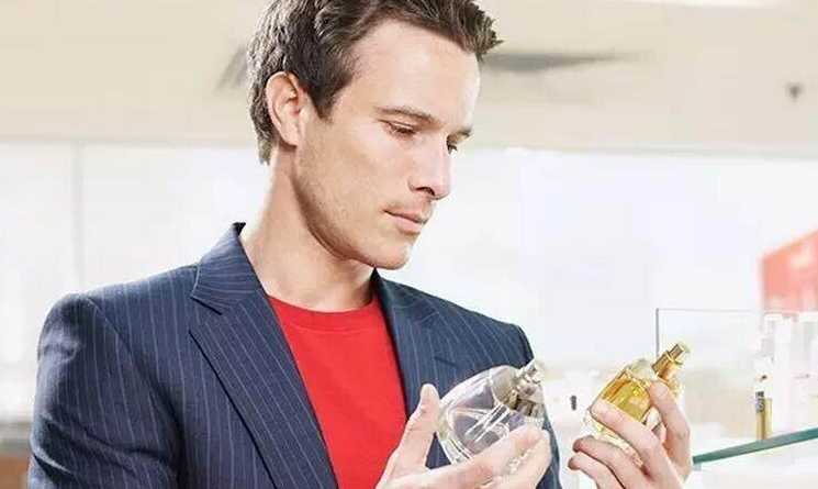 男士香水提前多久喷最好 男士香水使用的注意事项