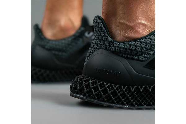  黑魂 Ultra 4D 混血跑鞋“Core Black”上脚美图赏析