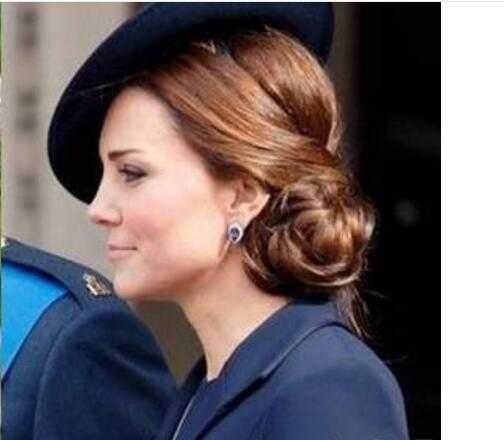  凯特王妃低盘发发型怎么扎