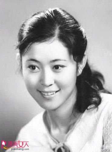  55岁倪萍再回央视 整容照曝光