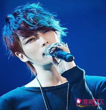  帅气男明星演绎潮流烫发 个性十足撩妹神器